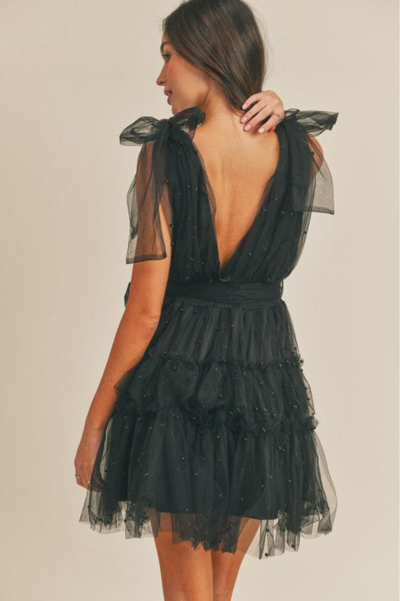 Vestido Aurora de Pérolas – Tule Curto com Camadas Elegantes