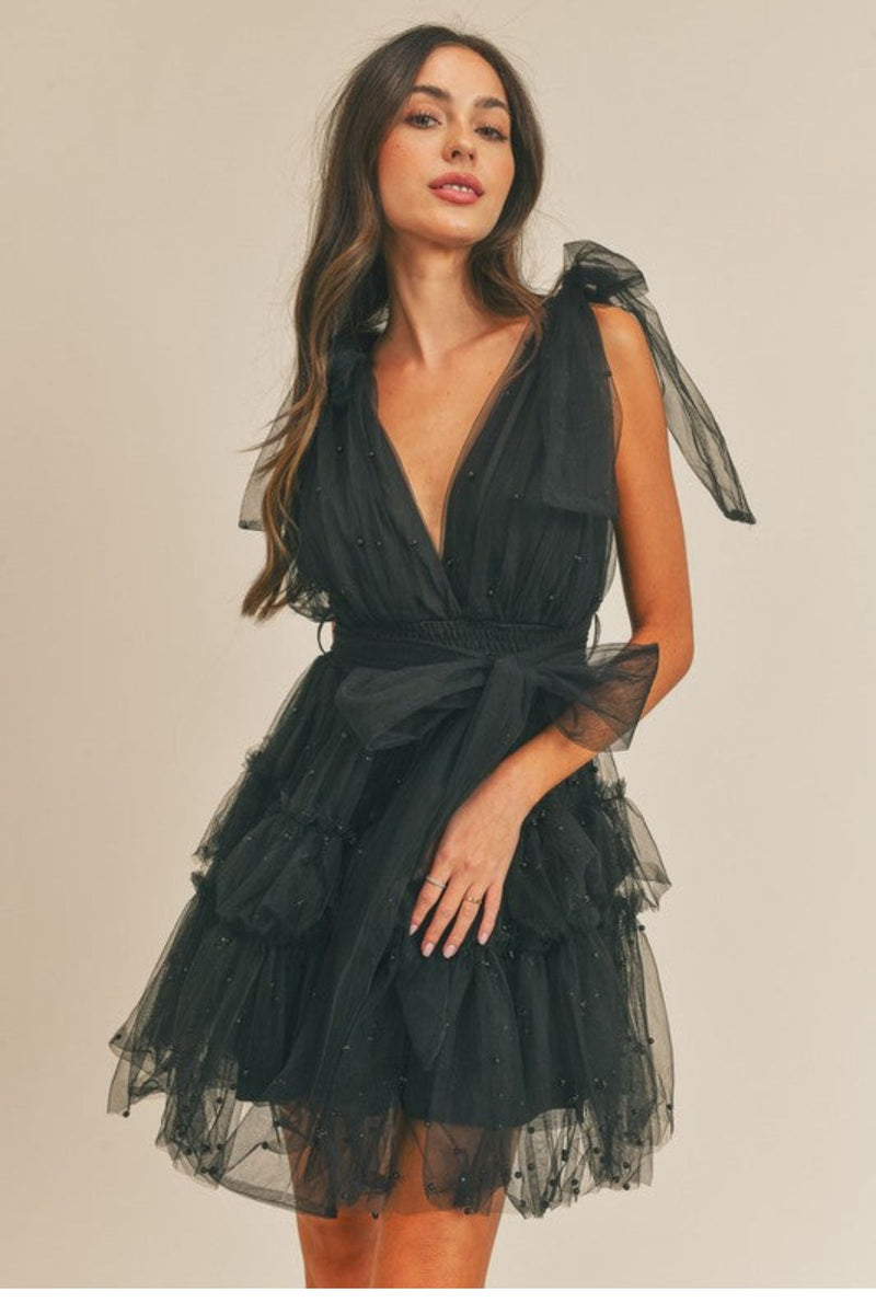 Vestido Aurora de Pérolas – Tule Curto com Camadas Elegantes