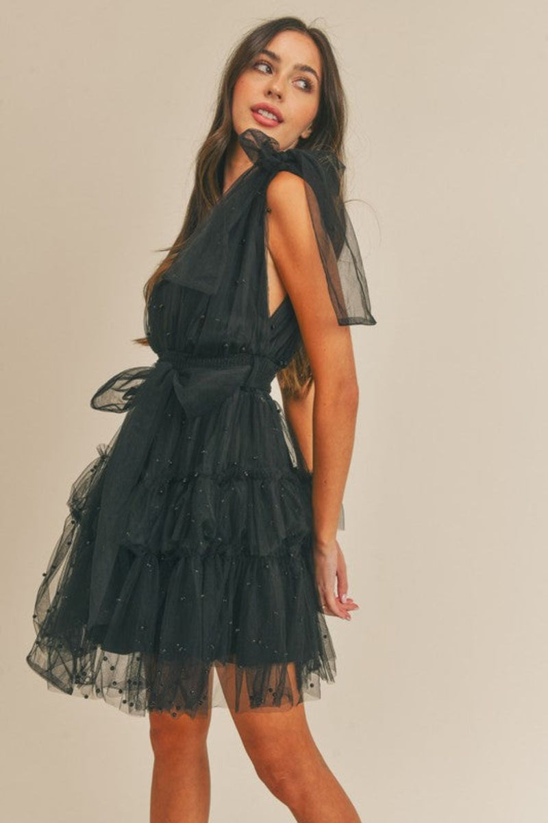 Vestido Aurora de Pérolas – Tule Curto com Camadas Elegantes