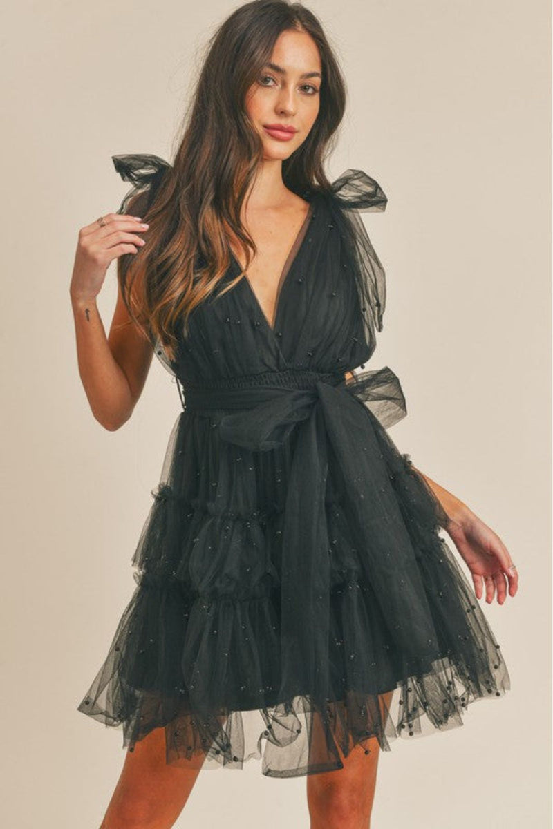 Vestido Aurora de Pérolas – Tule Curto com Camadas Elegantes