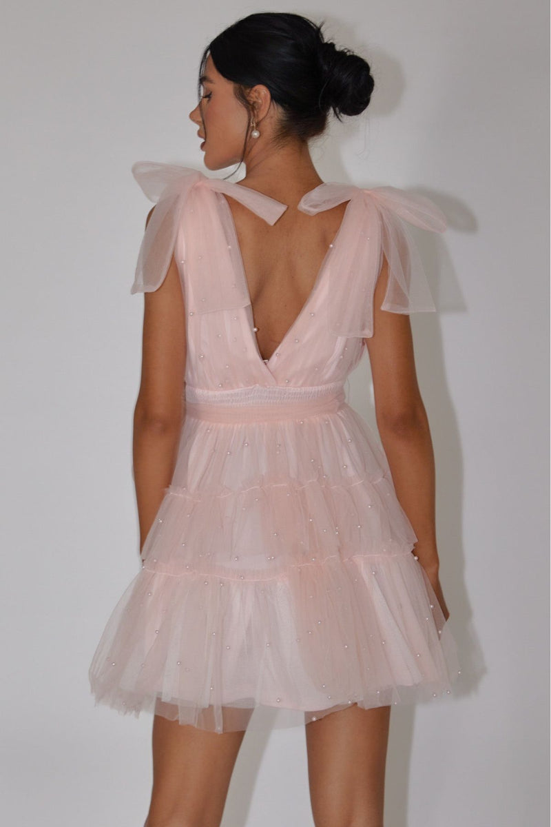 Vestido Aurora de Pérolas – Tule Curto com Camadas Elegantes